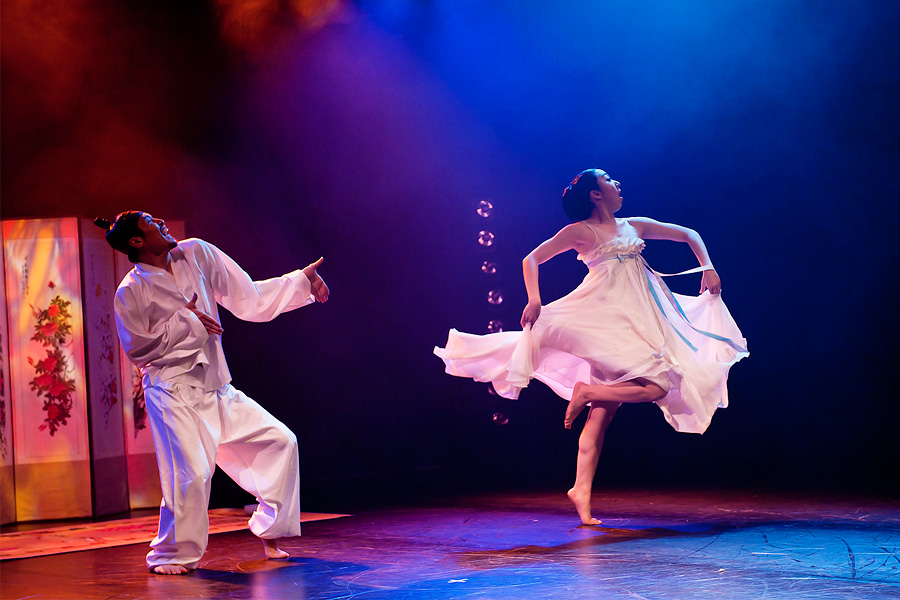 PERFORMANCE PHOTOGRAPHY — Untitled